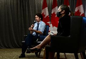 Justin Trudeau And Chrystia Freeland, Participate In A Virtual Discussion - Ottawa