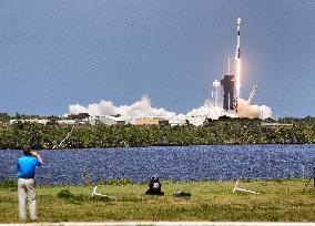 SpaceX Launches Starlink Satellites - Florida