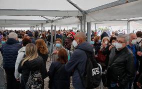 People At The Entrance Of The Vaccination Center -  Naples