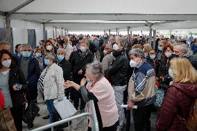 People At The Entrance Of The Vaccination Center -  Naples