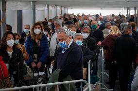People At The Entrance Of The Vaccination Center -  Naples
