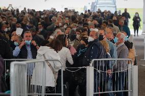 People At The Entrance Of The Vaccination Center -  Naples