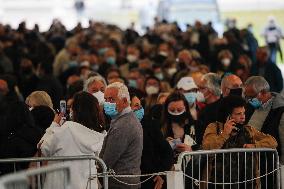 People At The Entrance Of The Vaccination Center -  Naples