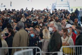 People At The Entrance Of The Vaccination Center -  Naples