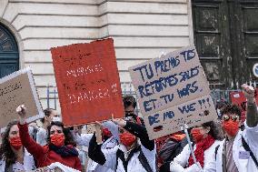 Demonstration Of Midwives - Paris