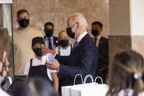 Biden visits restaurant in Washington, DC
