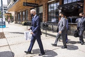 Biden visits restaurant in Washington, DC