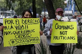 Protest Against Government Of Colombia - Mexico