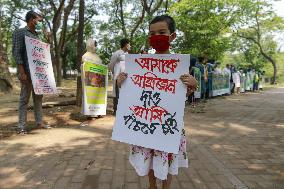 Pro-environmentalist youth organization Green Voice activists - Dhaka