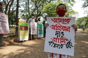 Pro-environmentalist youth organization Green Voice activists - Dhaka