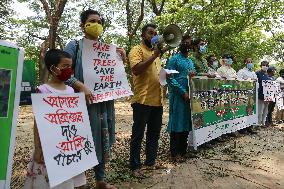 Pro-environmentalist youth organization Green Voice activists - Dhaka