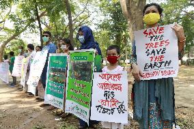 Pro-environmentalist youth organization Green Voice activists - Dhaka