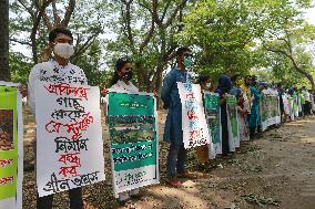 Pro-environmentalist youth organization Green Voice activists - Dhaka