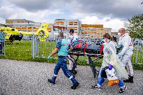 Helicopters pick up corona patients at Albert Schweitzer hospital