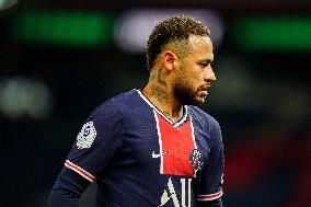 Neymar Extends His Contract With PSG