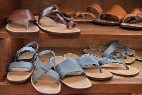 Manufacture Of Tropezian Sandals - Saint-Tropez