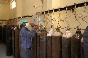 Workers Refills Cylinders With Medical Oxygen - Rajasthan