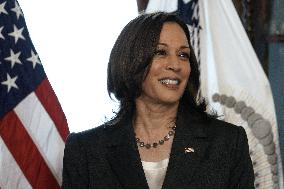 Kamala Harris swears in Eric Lander - Washington