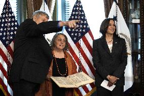 Kamala Harris swears in Eric Lander - Washington