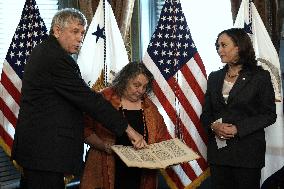 Kamala Harris swears in Eric Lander - Washington