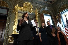 Kamala Harris swears in Eric Lander - Washington