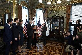 Kamala Harris swears in Eric Lander - Washington