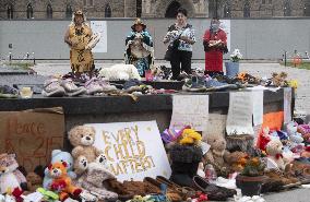 Canada Mourns 215 Children - Ottawa