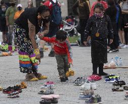 Canada Mourns 215 Children - Ottawa