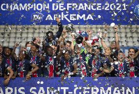 French Women PSG Team Celebrates Victory - Paris