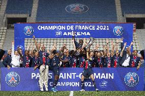 French Women PSG Team Celebrates Victory - Paris