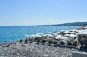 Atmosphere in Promenade des Anglais - Nice