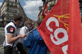 Protest in front of McDonald's restaurant - Paris