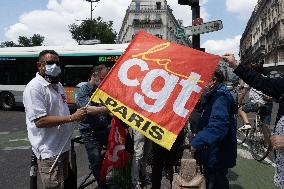 Protest in front of McDonald's restaurant - Paris