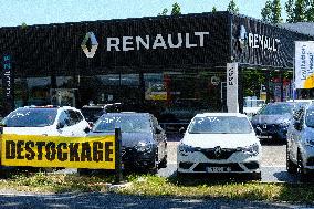 Renault Indicted For Deception In France In Diesel Engine Investigation