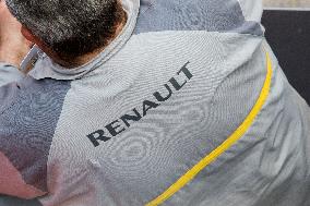 Renault Indicted For Deception In France In Diesel Engine Investigation