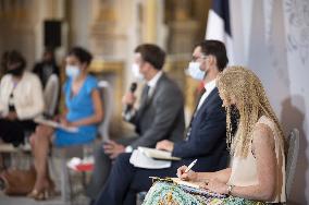 Emmanuel Macron concluded a meeting of NGO representatives - Paris