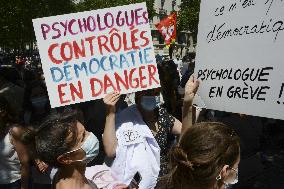 Rally Of Psychologists In Front Of The Ministry of Health - Paris