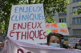 Rally Of Psychologists In Front Of The Ministry of Health - Paris
