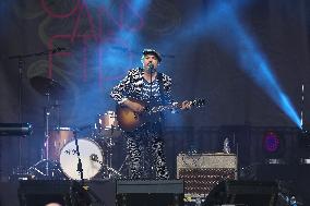 Pete Doherty performs live for Make Music Day - Paris