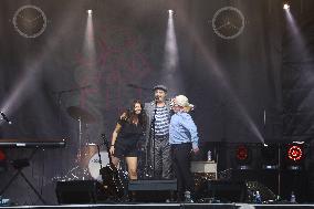 Pete Doherty performs live for Make Music Day - Paris