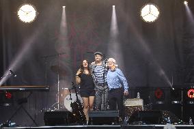 Pete Doherty performs live for Make Music Day - Paris