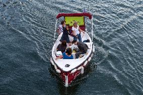 Boat Movie Karaoke - Paris Fete de la Musique