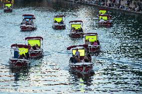 Boat Movie Karaoke - Paris Fete de la Musique