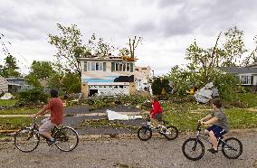 Tornado Hits Chicago Suburbs Woodridge