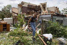 Tornado Hits Chicago Suburbs Woodridge