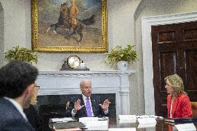 ★US President Joe Biden meets with FEMA Administrator Deanne Criswell and Homeland Security Advisor and Deputy National Securit