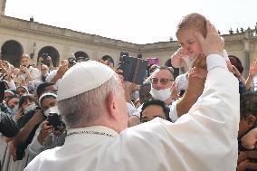 Pope Francis At Weekly General Audience - Vatican