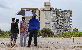 Building Collapse Leaves 99 People Unaccounted For - Miami