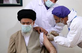 Ayatollah Khamenei Receives A Dose Of The Locally-Made Vaccine Tehran