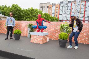 Celibrities At The Disney S Hotel New York - The Art Of Marvel Week End Experience